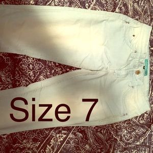 Size 7 Jeans. Great Condition.